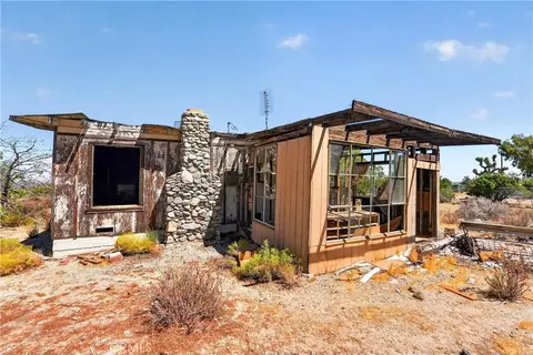 Exterior - 23503 E Avenue Z, Llano, CA 93544 photo 7 of 8
