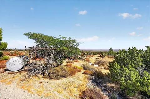 Exterior - 23503 E Avenue Z, Llano, CA 93544 photo 4 of 8