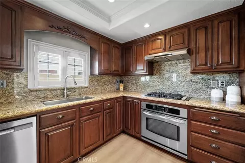 Kitchen - 6431 Teton Peak Ct, Rancho Cucamonga, CA 91737 photo 3 of 8