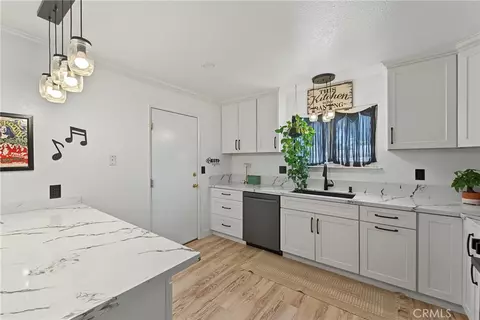 Kitchen - 7363 Berkshire Ave, Rancho Cucamonga, CA 91730 photo 4 of 5