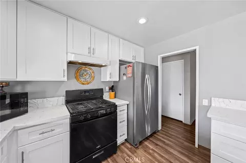 Kitchen - 1435 S Magnolia Ave, Ontario, CA 91762 photo 3 of 4