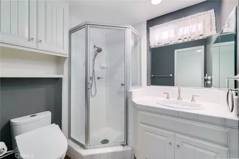 Bath - 717 E Laurel Ave, Glendora, CA 91741 photo 1 of 2