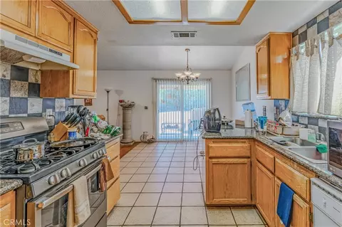 Kitchen - 9009 Piedra Ave, Hesperia, CA 92345 photo 1 of 2