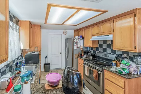 Kitchen - 9009 Piedra Ave, Hesperia, CA 92345 photo 2 of 2