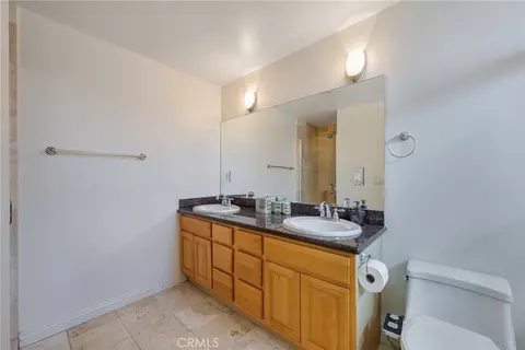 Bath - 1515 Grismer #202, Burbank, CA 91504 photo 3 of 6