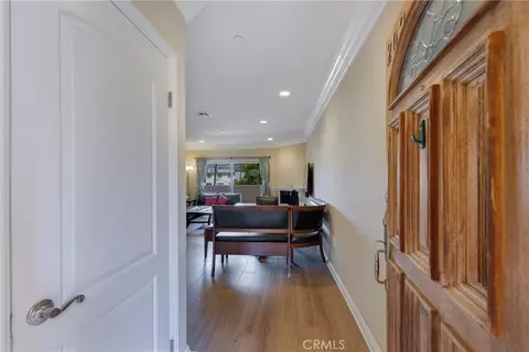 Entry Way - 1515 Grismer #202, Burbank, CA 91504 photo 2 of 5