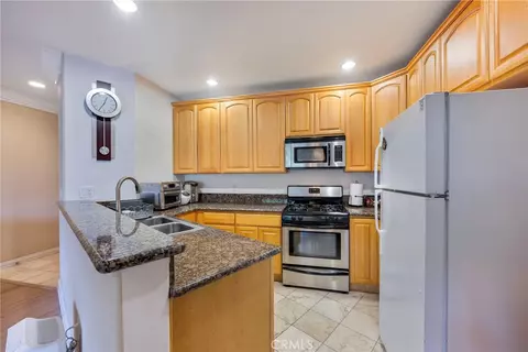Kitchen - 1515 Grismer #202, Burbank, CA 91504 photo 2 of 6