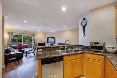 Kitchen - 1515 Grismer #202, Burbank, CA 91504 photo 4 of 6