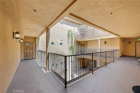 Entry Way - 1515 Grismer #202, Burbank, CA 91504 photo 5 of 5