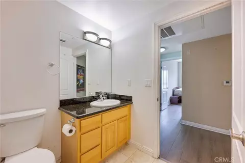 Bath - 1515 Grismer #202, Burbank, CA 91504 photo 2 of 6