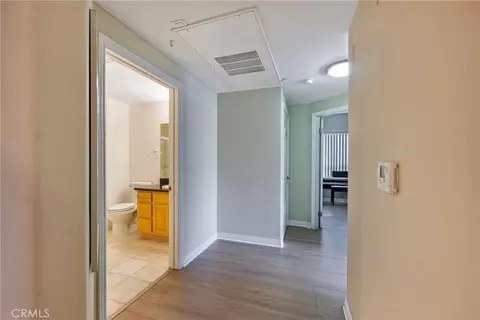 Entry Way - 1515 Grismer #202, Burbank, CA 91504 photo 3 of 5