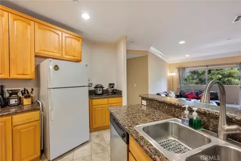 Kitchen - 1515 Grismer #202, Burbank, CA 91504 photo 5 of 6