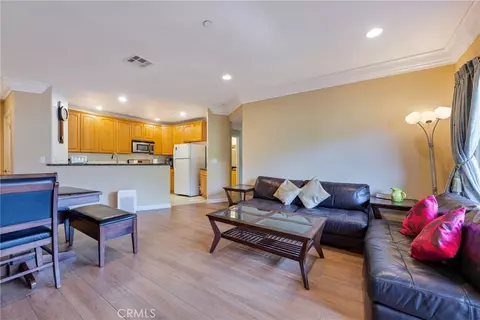 Living - 1515 Grismer #202, Burbank, CA 91504 photo 2 of 3