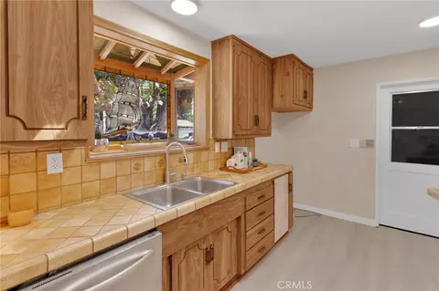 Kitchen - 1534 Wallace St, Simi Valley, CA 93065 photo 2 of 6