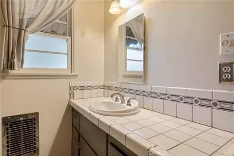 Bath - 1195 N Campus Ave, Upland, CA 91786 photo 2 of 4