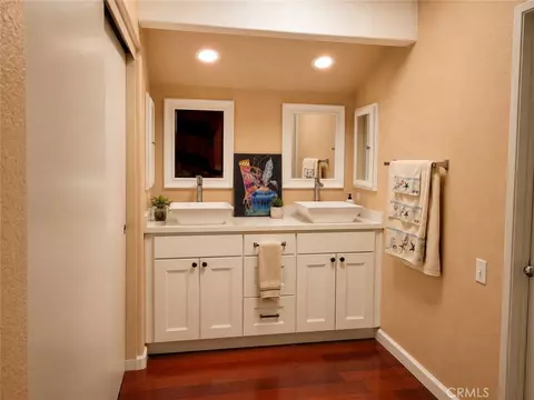 Bath - 7814 Aberdeen Ln, Highland, CA 92346 photo 3 of 7