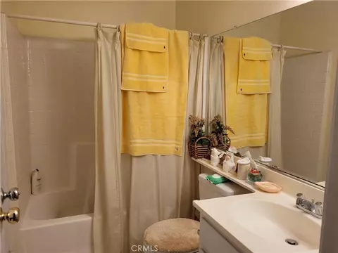 Bath - 7814 Aberdeen Ln, Highland, CA 92346 photo 6 of 7