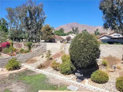 Exterior - 7814 Aberdeen Ln, Highland, CA 92346 photo 4 of 6