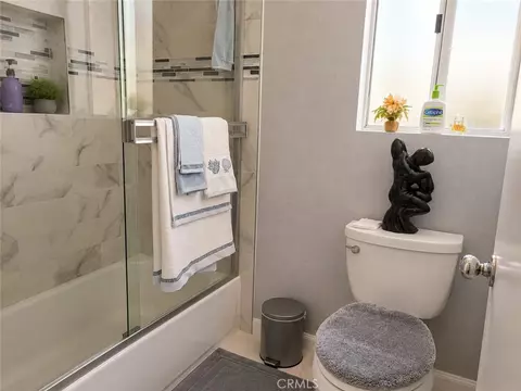 Bath - 7814 Aberdeen Ln, Highland, CA 92346 photo 5 of 7