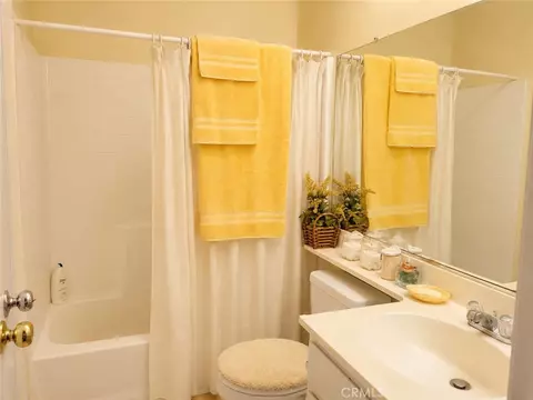 Bath - 7814 Aberdeen Ln, Highland, CA 92346 photo 7 of 7