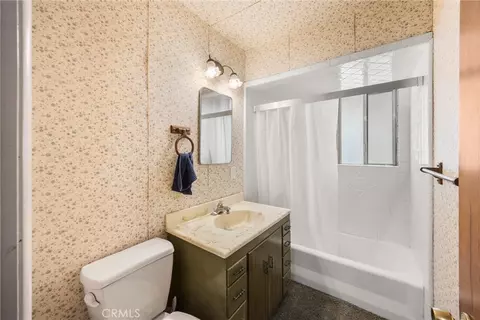 Bath - 255 E 41st St, San Bernardino, CA 92404 photo 1 of 1