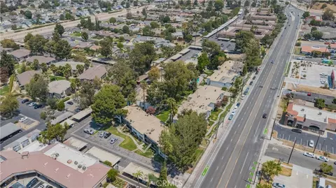 View/Area - 1735 E Washington St #B-11, Colton, CA 92324 photo 2 of 6