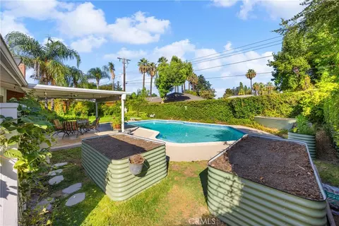 Exterior - 221 Phlox Ave, Redlands, CA 92373 photo 6 of 10
