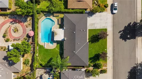 View/Area - 221 Phlox Ave, Redlands, CA 92373 photo 2 of 4