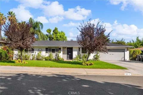 Exterior - 221 Phlox Ave, Redlands, CA 92373 photo 1 of 10