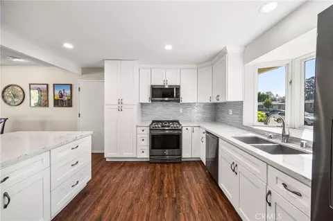 Kitchen - 221 Phlox Ave, Redlands, CA 92373 photo 4 of 5