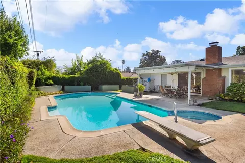 Exterior - 221 Phlox Ave, Redlands, CA 92373 photo 5 of 10