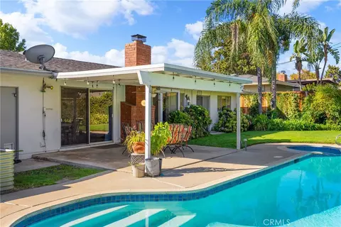 Exterior - 221 Phlox Ave, Redlands, CA 92373 photo 4 of 10