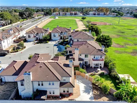 View/Area - 207 Gilbert Way, Placentia, CA 92870 photo 3 of 6