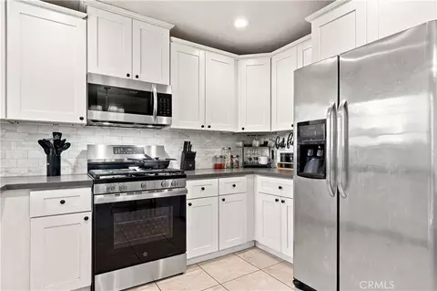 Kitchen - 1530 Athol St, Bloomington, CA 92316 photo 2 of 3