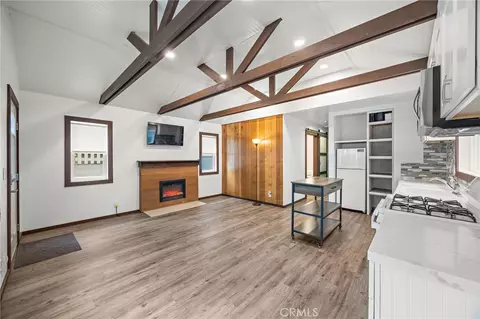 Living - 23376 Crestline Rd, Crestline, CA 92325 photo 3 of 8