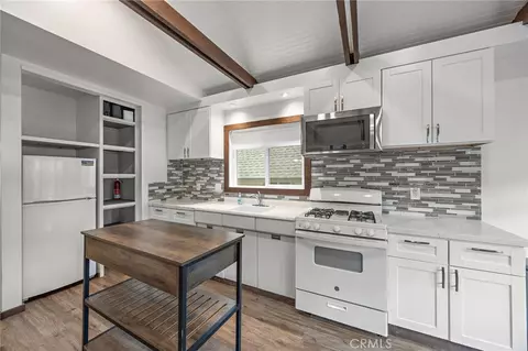 Kitchen - 23376 Crestline Rd, Crestline, CA 92325 photo 4 of 4