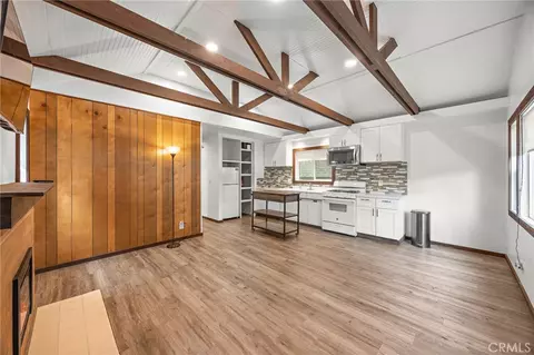 Living - 23376 Crestline Rd, Crestline, CA 92325 photo 2 of 8