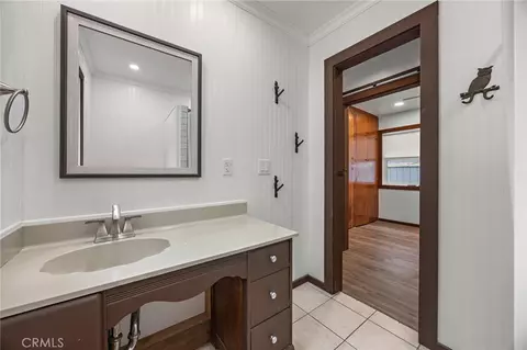 Bath - 23376 Crestline Rd, Crestline, CA 92325 photo 2 of 4