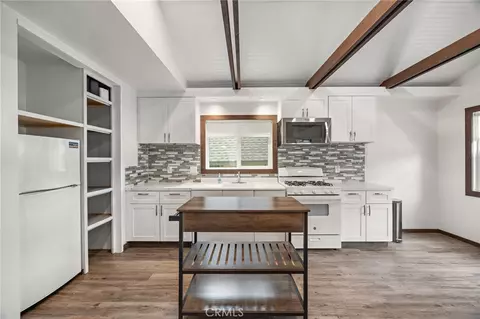 Kitchen - 23376 Crestline Rd, Crestline, CA 92325 photo 1 of 4