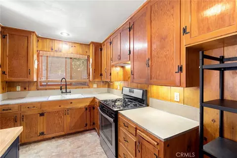 Kitchen - 101 Weisshorn, Crestline, CA 92325 photo 5 of 5