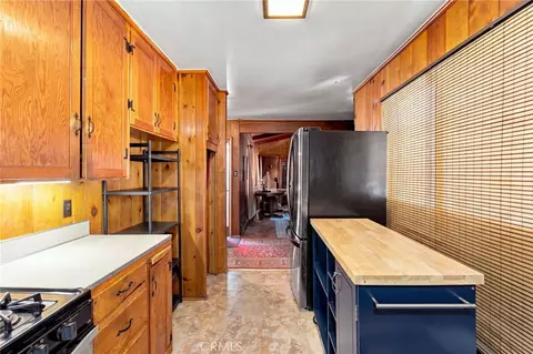 Kitchen - 101 Weisshorn, Crestline, CA 92325 photo 1 of 5