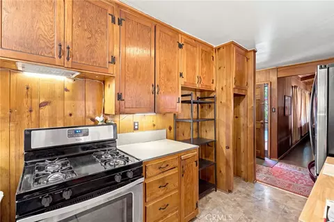 Kitchen - 101 Weisshorn, Crestline, CA 92325 photo 2 of 5
