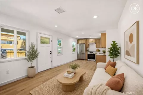 Living - 10237 Silverton, Tujunga, CA 91042 photo 3 of 5