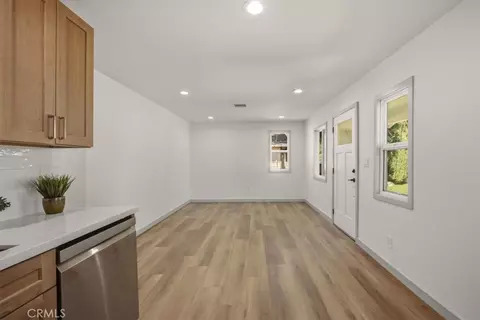 Living - 10237 Silverton, Tujunga, CA 91042 photo 4 of 5