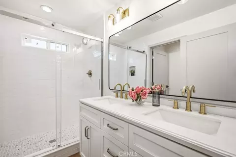 Bath - 10237 Silverton, Tujunga, CA 91042 photo 2 of 3
