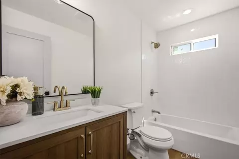 Bath - 10237 Silverton, Tujunga, CA 91042 photo 1 of 3