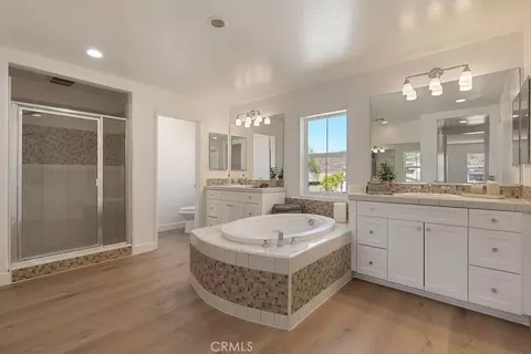 Bath - 243 Monument Pkwy, Perris, CA 92570 photo 3 of 8