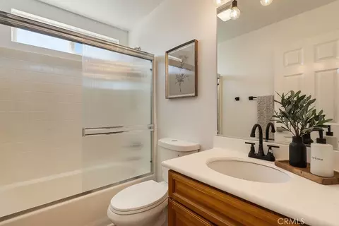 Bath - 243 Monument Pkwy, Perris, CA 92570 photo 2 of 8