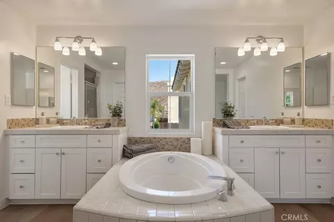 Bath - 243 Monument Pkwy, Perris, CA 92570 photo 4 of 8
