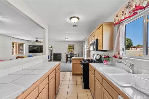 Kitchen - 15080 Birdie Ln, Helendale, CA 92342 photo 2 of 3